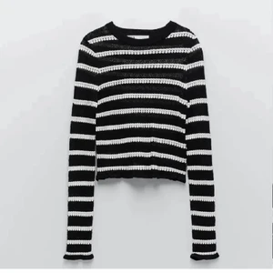 ZARA  - Säljer denna populära Zara tröja eftersom den aldrig kommer till användning längre💜💜