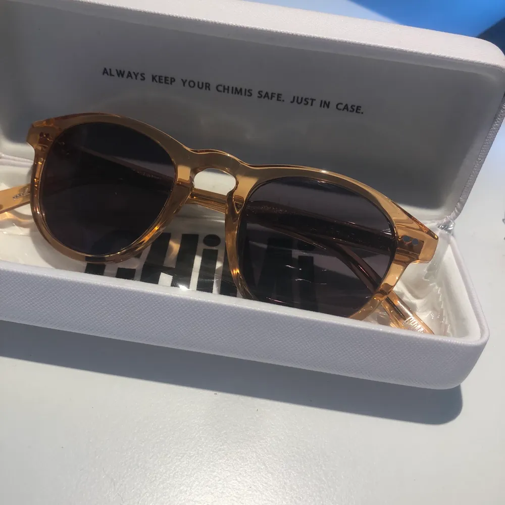 Chimi solglasögon, nyskick ( ej använda ). Säljes för dem inte kommer till användning. Ordinarie pris: 499kr . Accessoarer.