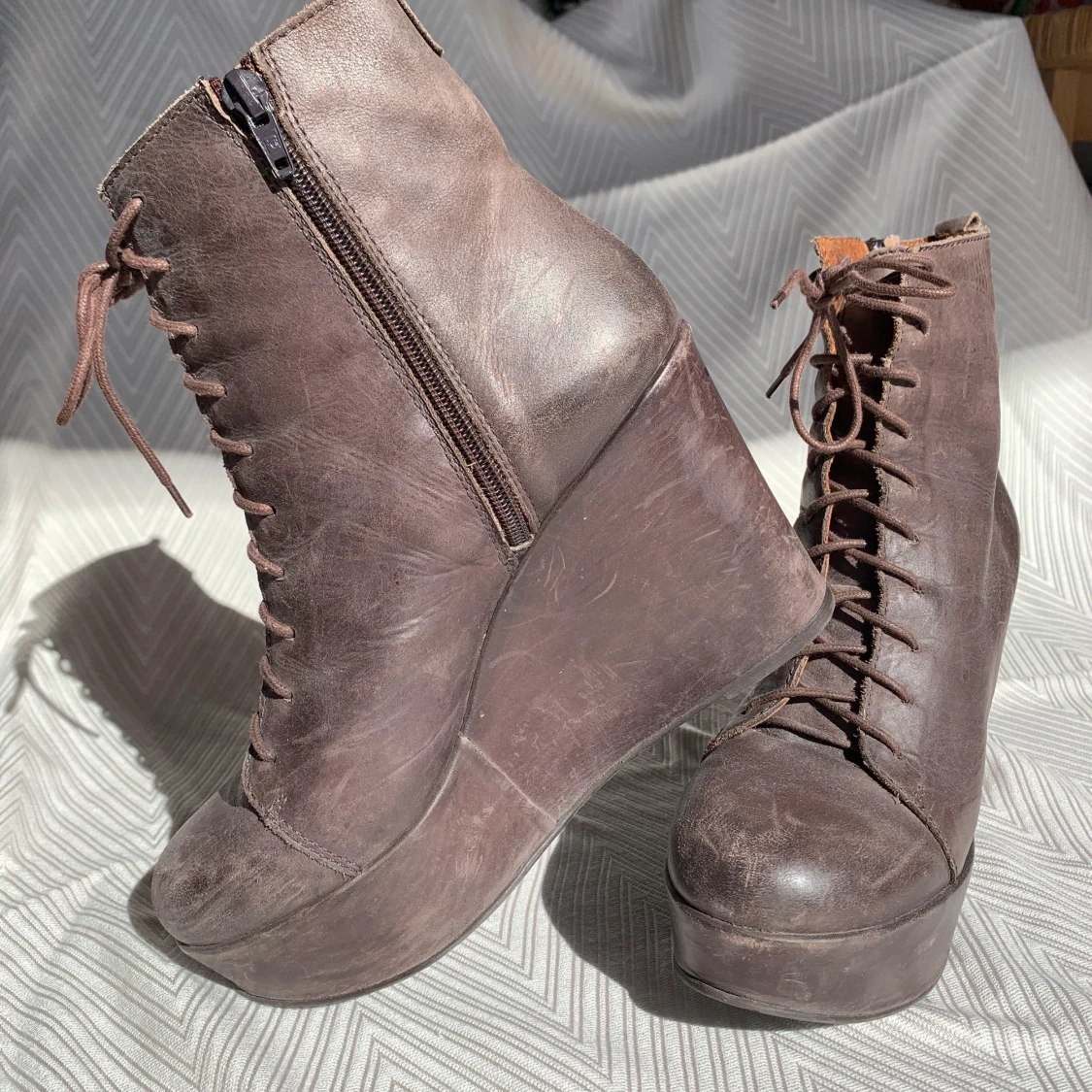 Bruna kilklackar i skinn - 90