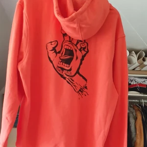 Unisex Santa CRUZ tröja  - I mycket bra skick och passar s_ L och sitter lite över size. Finns fler bilder 