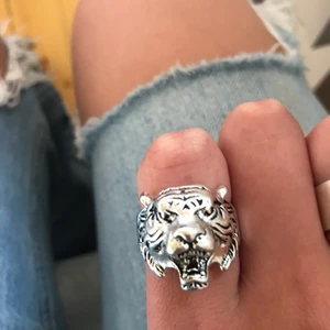 Ring - Ascool men tyvärr lite stor på mig❤️❤️frakt kostar 15 kr!!❤️❤️❤️