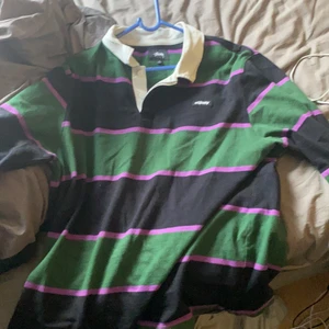 stussy tröja - använd några få gånger inga fläckar eller hål eller något sånt.