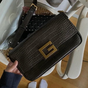 Guess väska - Väska från guess🤎🤎