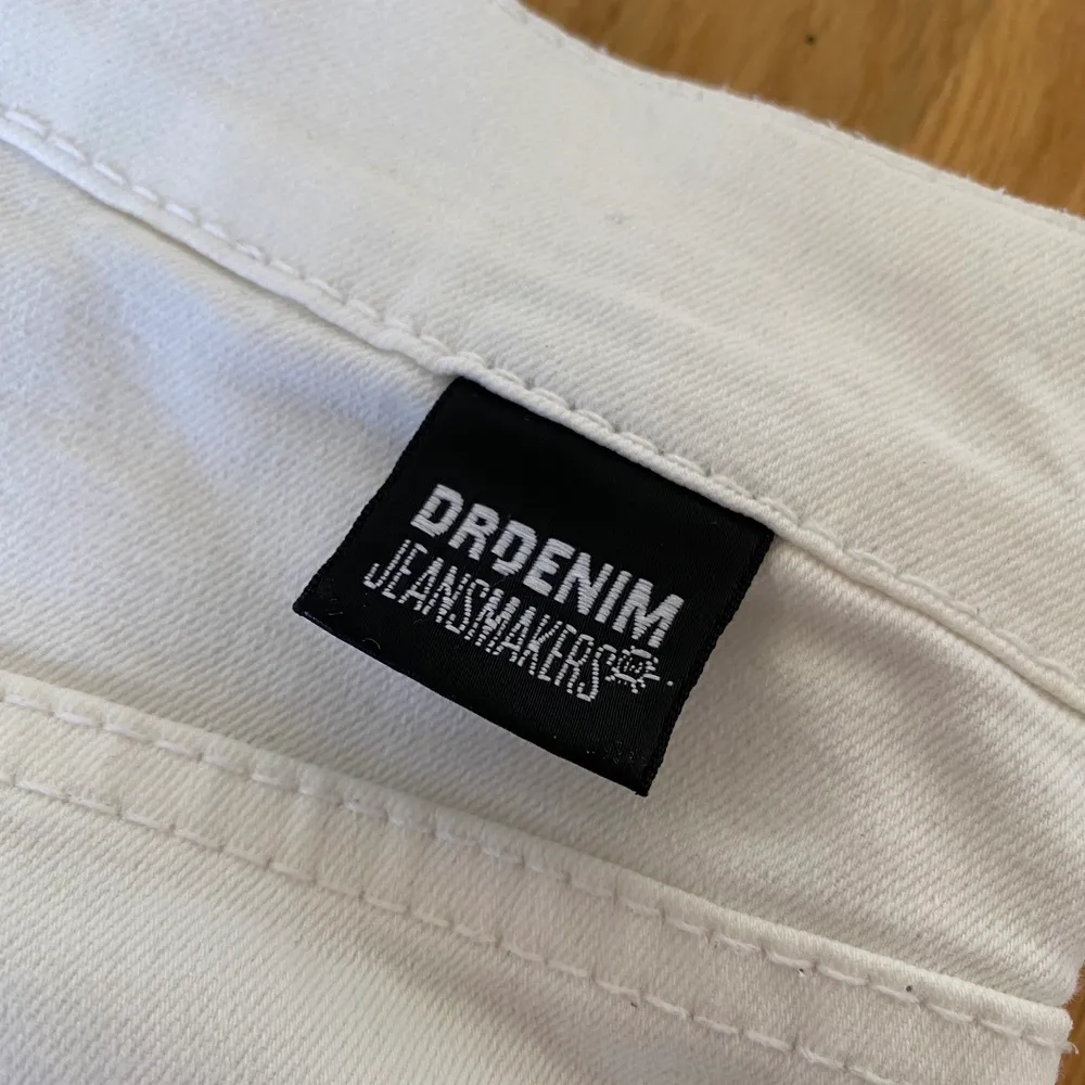 Ett par skitsnygga jeans från Dr.denim säljes då de inte används🥰 50kr + frakt, betalning sker via swish💞. Jeans & Byxor.