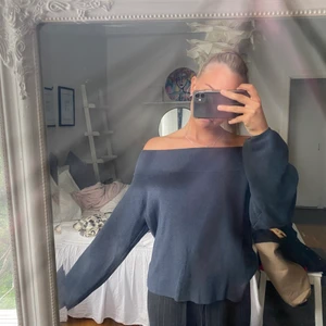 Off shoulder tröja - Som ny, knappt använd. 