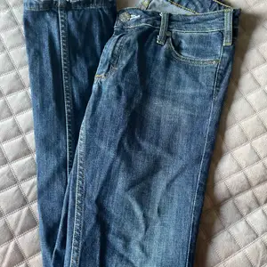 Acne jeans låg midja. Storlek 28/32