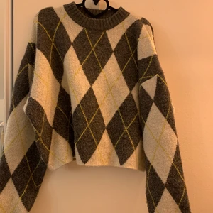 Stickad tröja - Stickad tröja från hm. Säljs pga att den inte används längre.