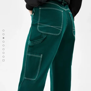 Gröna byxor - Gröna byxor från Bershka. Har använt de max fem gånger. 💚