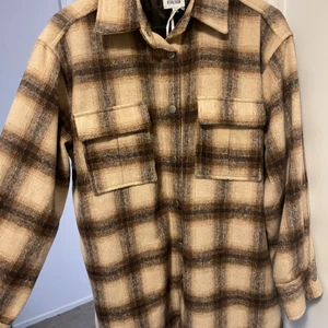 Rutig skjortjacka - En rutig skjortjacka, den är fodrad så den är ganska varm funkar perfekt till våren