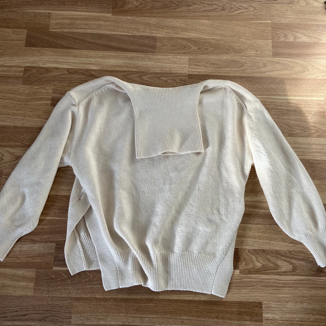 Vit stickad polotröja  - 90