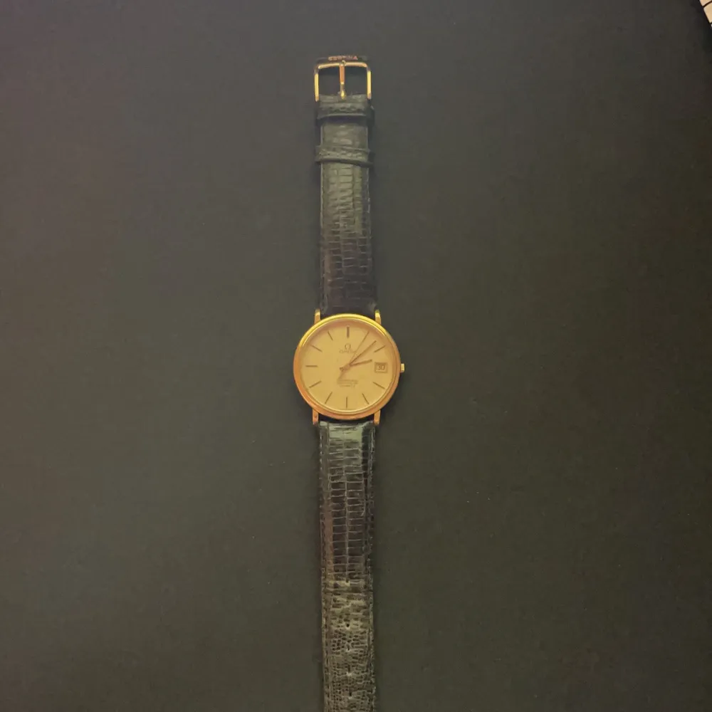 Omega constellation chronometer Quartz i äkta guld med ett certina läderarmband. Klockan är äkta vara och tillverkad i schweiz. . Accessoarer.