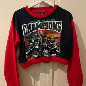 Collage tröja vintage  - Vintage kropad collage tröja aldrig använd 