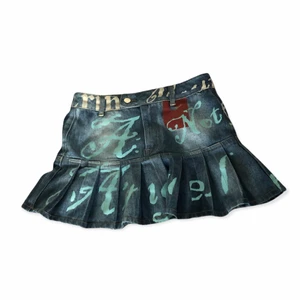 Kjol😍 - Säljer denhör as snygga kjolen från Jaded London💕 Den är i storlek 36💕 köptes för ca 600kr❤️