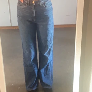 Jeans wida - Säljer nu dessa blå jeans som jag köpt från barn avdelningen i strl 170 sitter som ett par S (pris kan diskuteras)