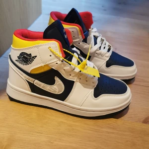 NYA sneakers  - Nya "Jordan" sneakers. Endast testade, var för liten i storleken. 