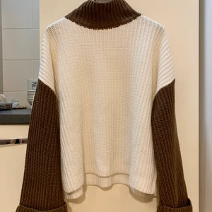 NA-KD SWEATER - Sælger min strik fra NA-KD, da jeg ikke får den brugt længere.