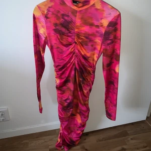 Klänning - Aldrig använd, superskön o fin klänning! I priset ingår frakt🤩