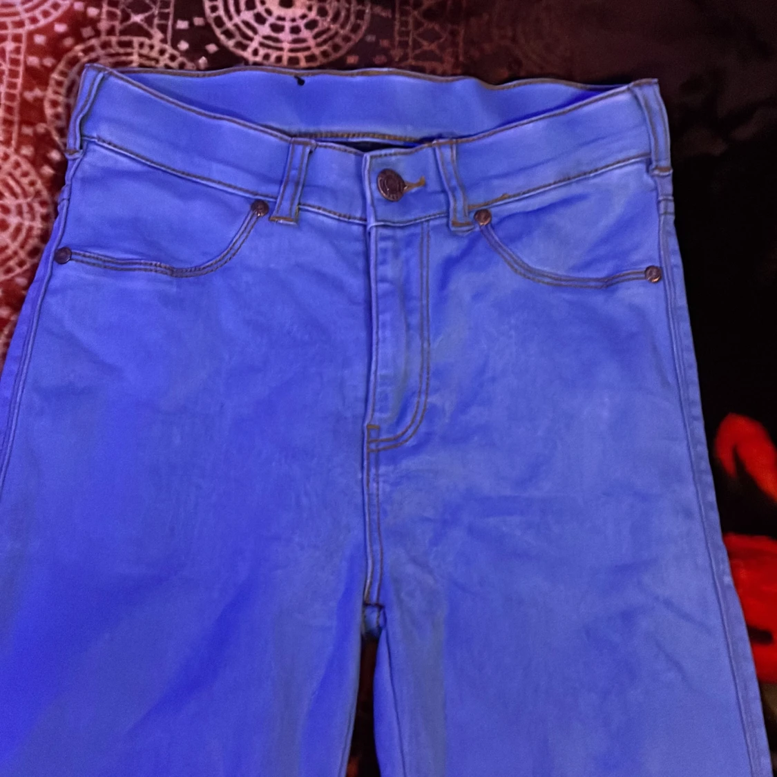 Utsvängda jeansbyxor  - 91