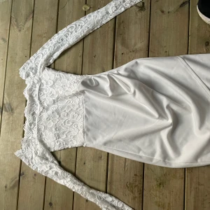 Spetsklänning - Spetsklänning från Nelly säljes 