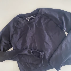 Tränings tröja - Sparsamt använd träningströja ifrån märket Mitchi, Storlek M! Köparen står för frakten!