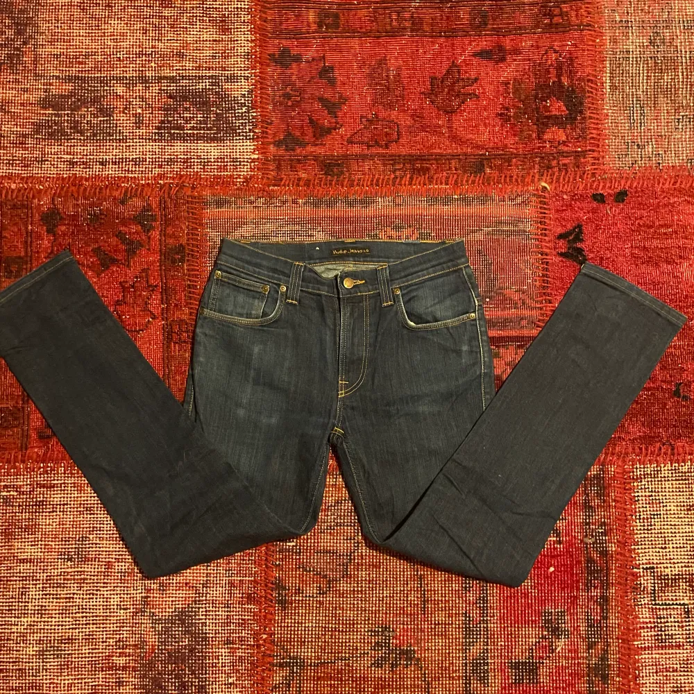 Tvär feta Nudie jeans i dunder skick, dom har en straight leg passform och ball färg+stitching (skriv för mer info!!). Jeans & Byxor.