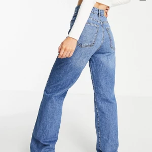 Stradivarius jeans - Dad Jeans från Stradivarius - storlek passar inte mig längre. Originalpris 260:- Gratis frakt