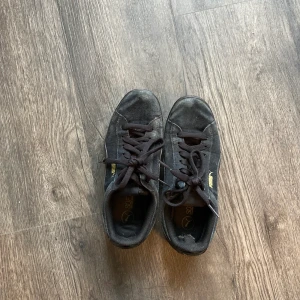 Pumaskor  - Svarta skor från puma i strl 37. 