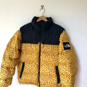 North Face 1992 Nuptse - north face nuptse 1992 i limitedad färg stl herr XS (jag är en dam S) använd max 10ggr