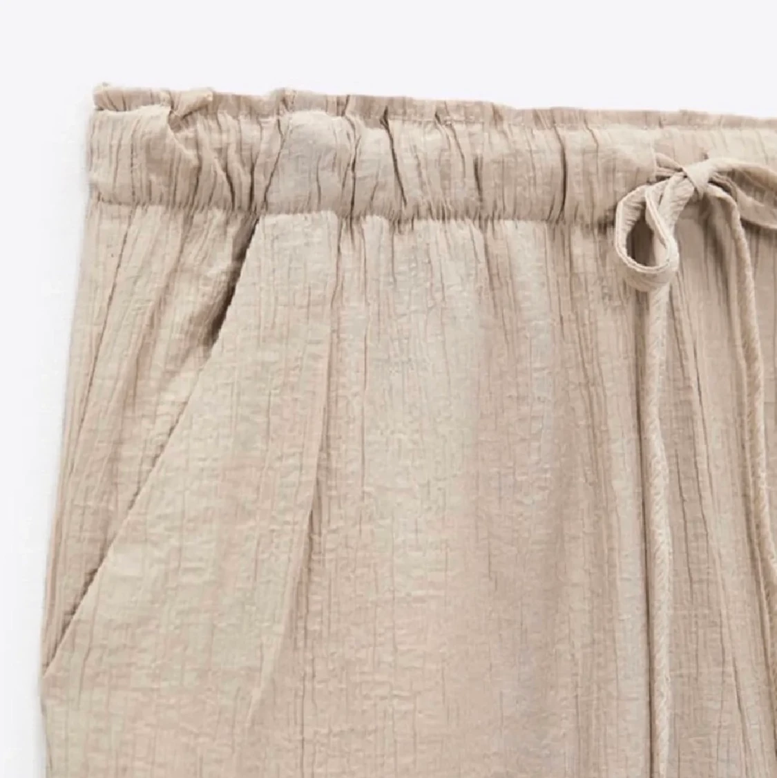 Söker svarta zara byxor  - 91