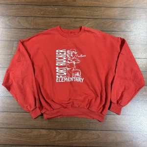 Vintage Sweatshirt - Snygg vintage Sweatshirt i storlek M! Bara att skriva om du undrar över något🙏