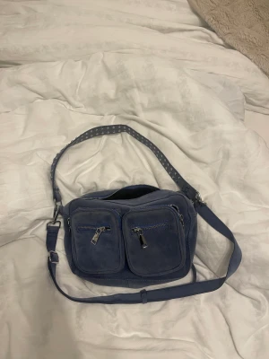 Noella väska  - Väska från märket noella som ej kommer till användning längre tyvärr. Sparsamt använd och säljs i befintligt skick och köparen står för frakten!