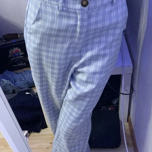 Kostymbyxor  - Jättefina kostymbyxor. Använda ett par gånger. Använder aldrig de så kommer då säljas💕