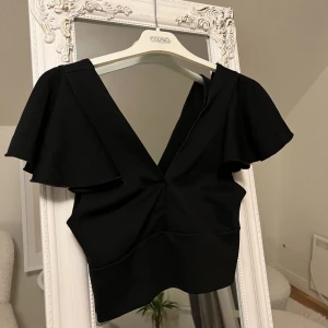 Svart topp nelly festtopp strl s ny - Helt ny Finns i vit också