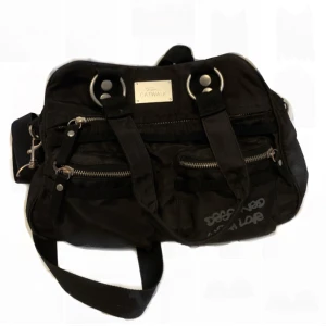 ”Catwalk” väska - ”Catwalk” väska köpt på second hand i Paris, oklart om namnet på märket är catwalk.. ⭐️ knappt använd, pris kan diskuteras💋