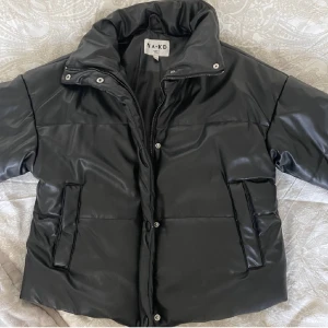 Skinn jacka  - Din skinn jacka i bra skick storlek 36! Inga defekter eller liknande