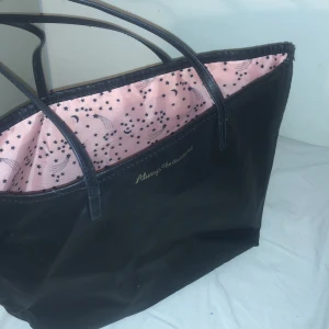 Hand väska 🧳  - ⭐️Oanvänd från h.m ⭐️ (Köparen står för frakt)