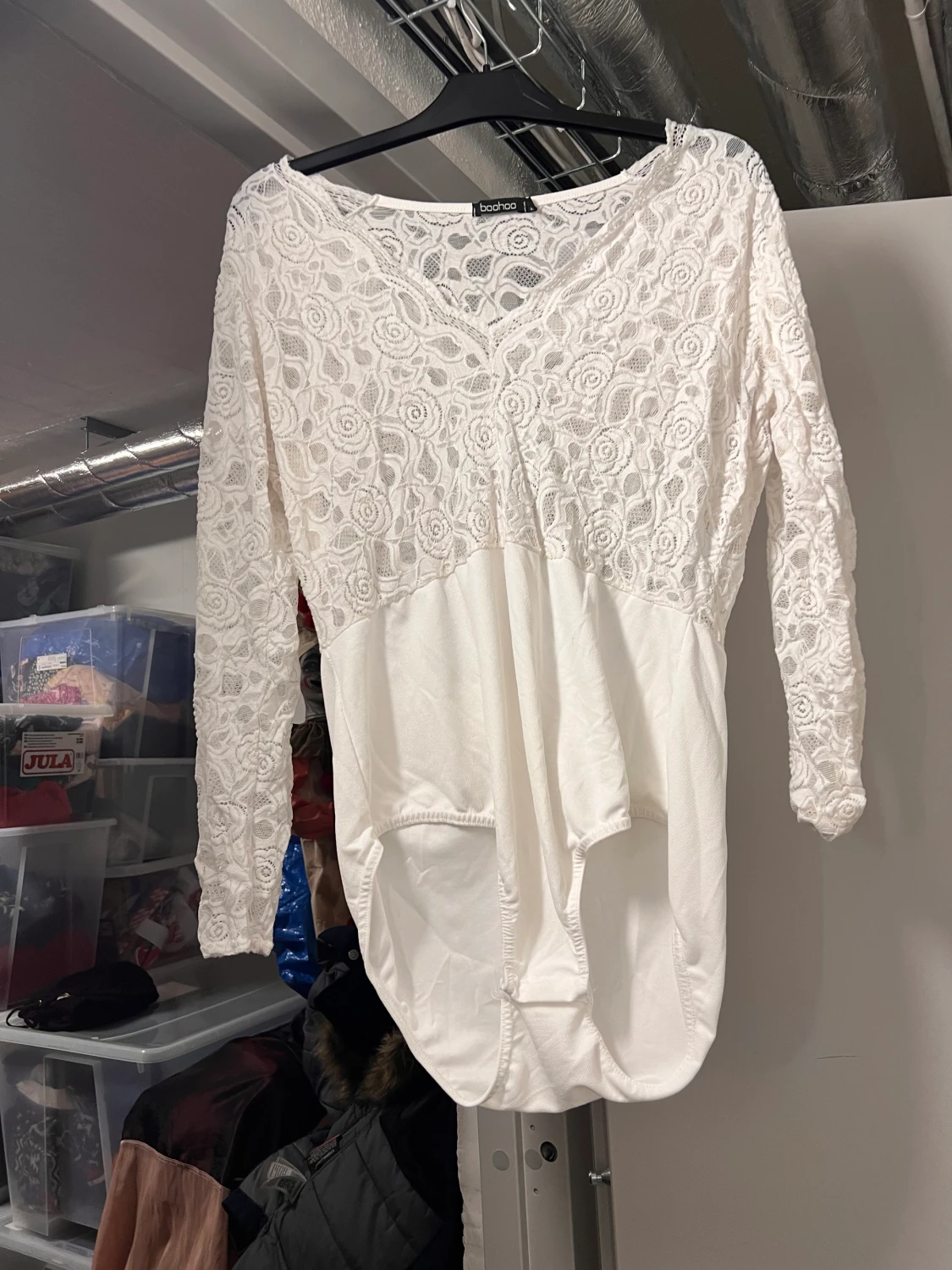 Långärmad spetsbody