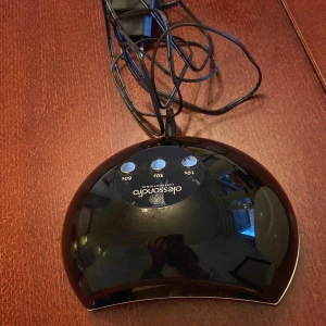 Uvled nagel lampa - Uvled lampa nagel gelé naglar, helt ny, kommer med laddaren, använt bara 3 gånger, bra i skick