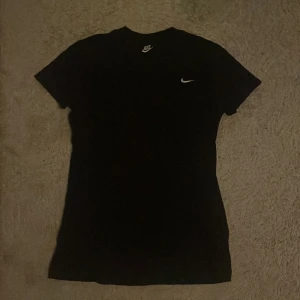 T-shirt  - Tröja från Nike i storlek xs