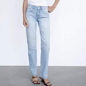 Garderobsrensning❣️❣️Mid/low waist jeans från zara som inte säljs längre. Använda fåtal gånger 🤍