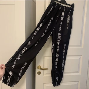 Byxor med tryck  - Använt många gånger, de är väldigt bekväma.