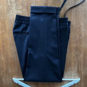 Filippa K kostymbyxor  - Använda fåtal gånger Fint skick Uppsydda för 170cm kille