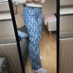 Jeans - Så snygga jeans! Använda typ en gång, från pull&bear! Superbra skick🫶🏼🥰