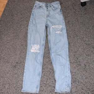 Upprivna byxor  - Säljer dessa för att den inte längre kommer till användning, köpte den för 300kr kan tänka mig sälja den för 150kr