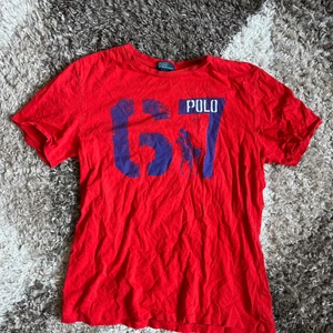 Polo Ralph Lauren stl M - Tror det är XL för barn, så gissar på att den är som en M. 