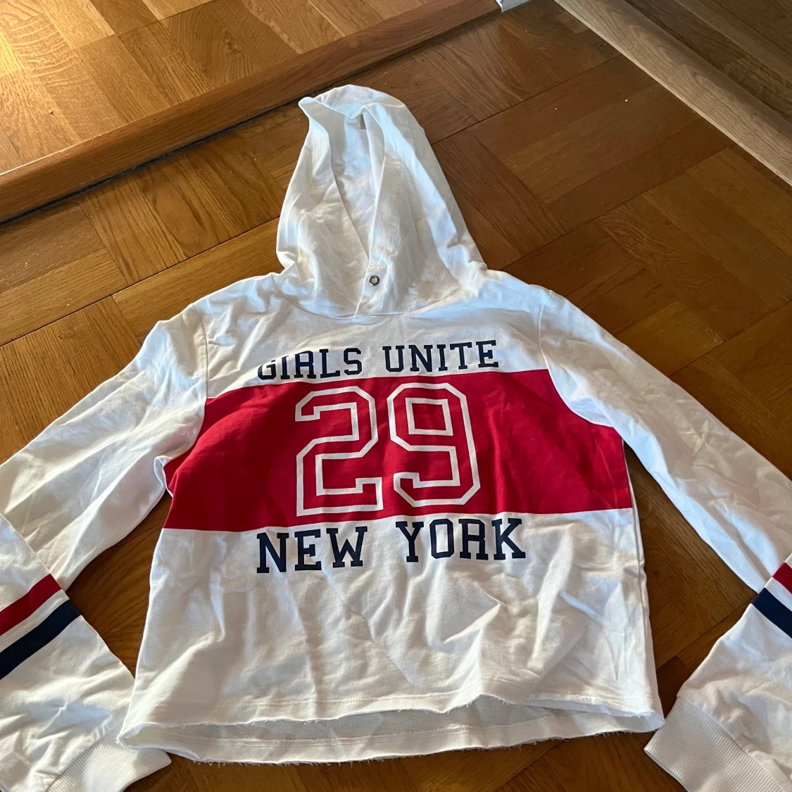 Tunn croppad hoodie från H&M