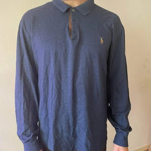 Ralph Lauren tröja 🐎🐎🐎 - Bra tröja som är lite längre. Ljup blå färg och krage. Jag är 183 cm. 
