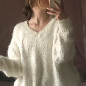 Mjuk tröja - Har man frågor eller vill ha flera bilder så kan man bara kontakta mig :) står ej gör frakt. Pris kan diskuteras 💕