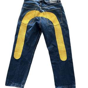 Aningen sällsynta evisu jeans med stitchad daicock och skön passform. Kom dm för frågor. #staytrue