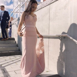 Balklänning - Min fina balklänning som endast använts en gång, köpt för 5600kr på Diamar brud och fest i Jönköping. Har självklart fler bilder om önskas! Frakten ingår i priset. 